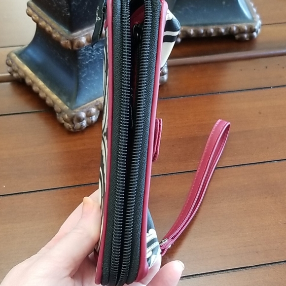 😍 PETUNIA PICKLE BOTTOM WRISTLET - Picture 3 of 8